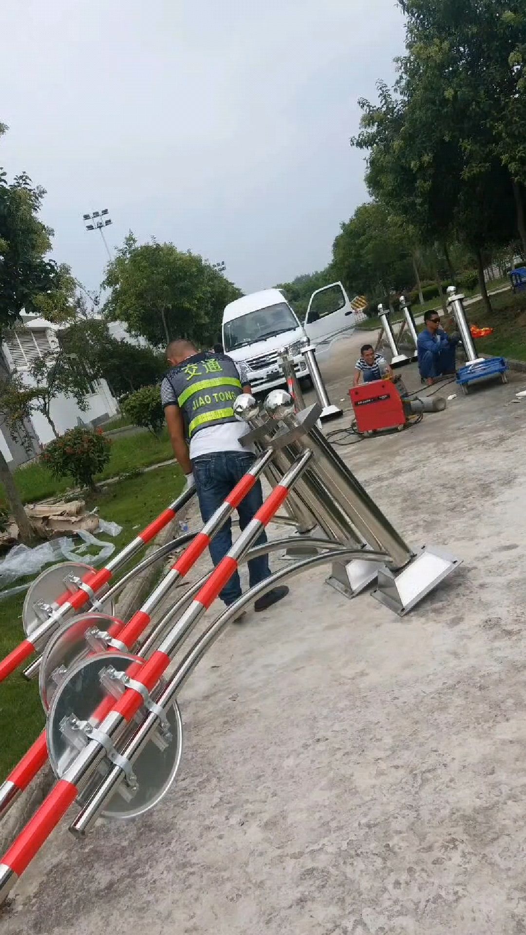河南速發(fā)交通設(shè)施 雨雪霧手動封道欄桿機(jī)的高效應(yīng)用
